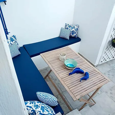 Folia * Fira (Santorini)