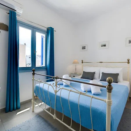 Folia * Fira (Santorini)