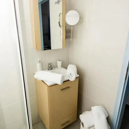 福利亚公寓 * 费拉