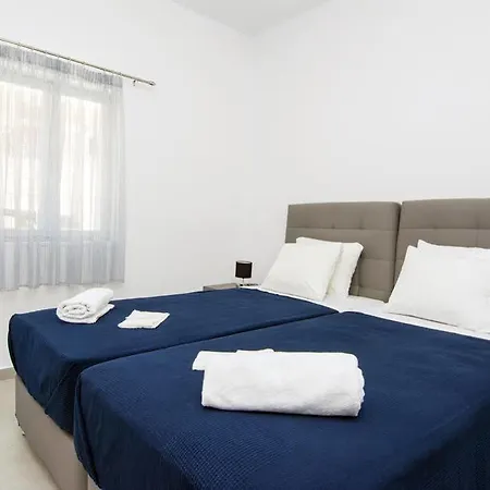Folia Fira (Santorini)