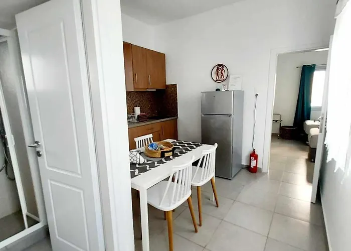 Folia * Fira (Santorini)