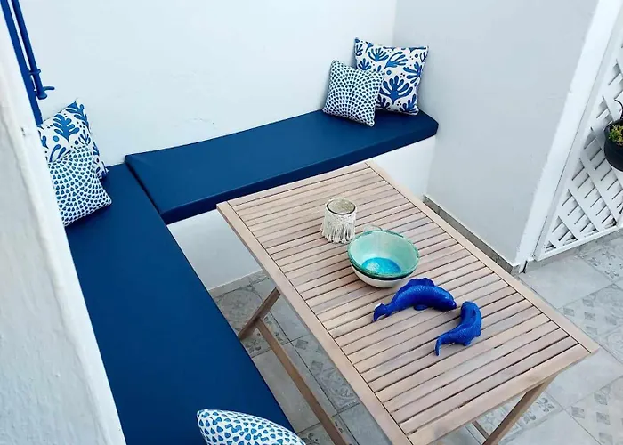 Folia * Fira (Santorini)